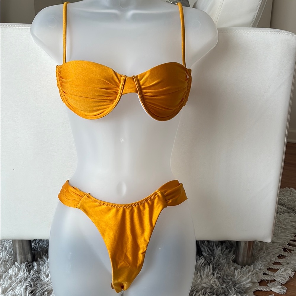 Vibrant Yellow Bikini Set with Beach Towel - Picture 2 of 7